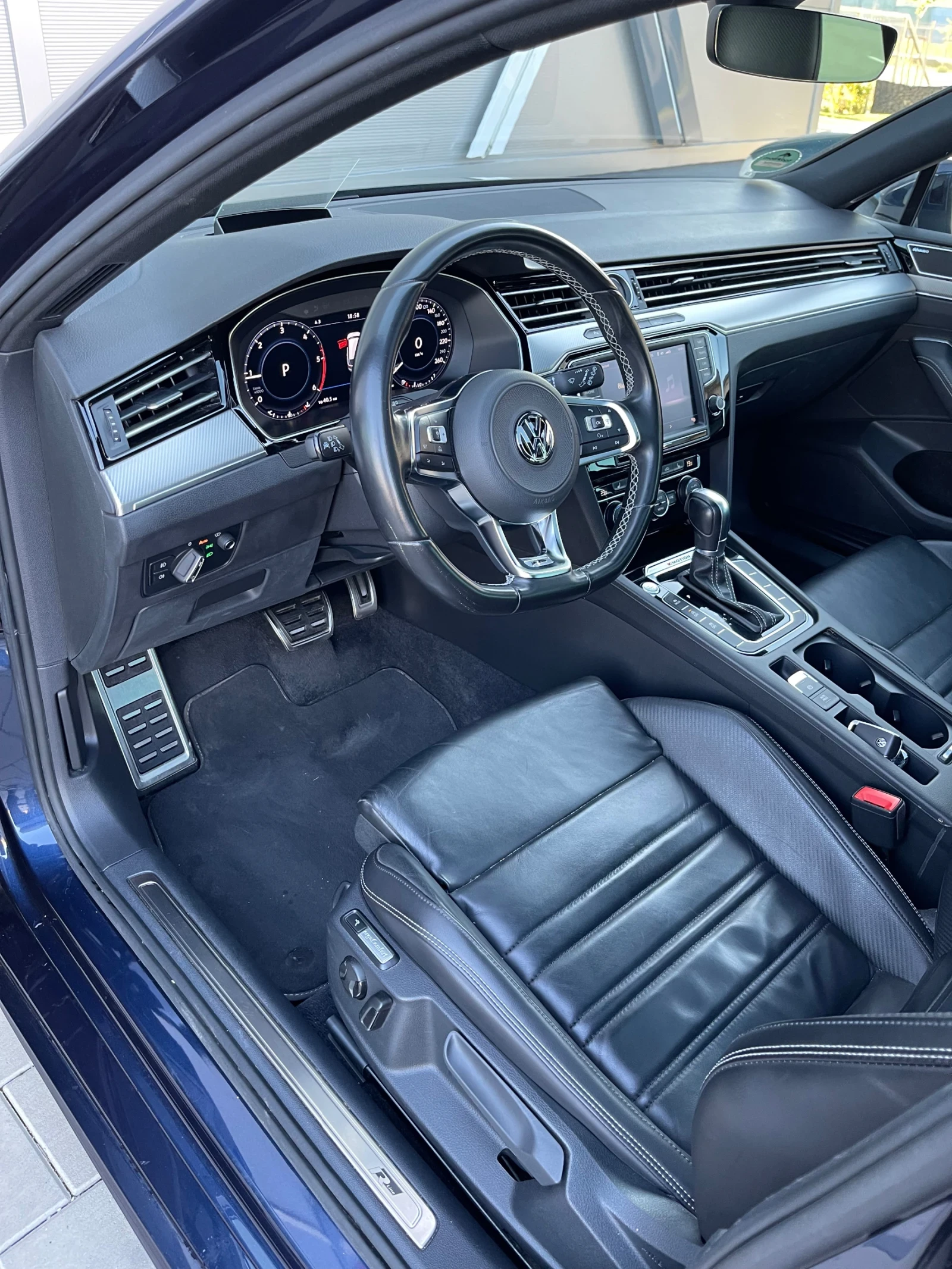 VW Passat 2.0Bitdi / 4-motion/ R-line/ head-up/ , снимка 10 - Автомобили и джипове - 54306447