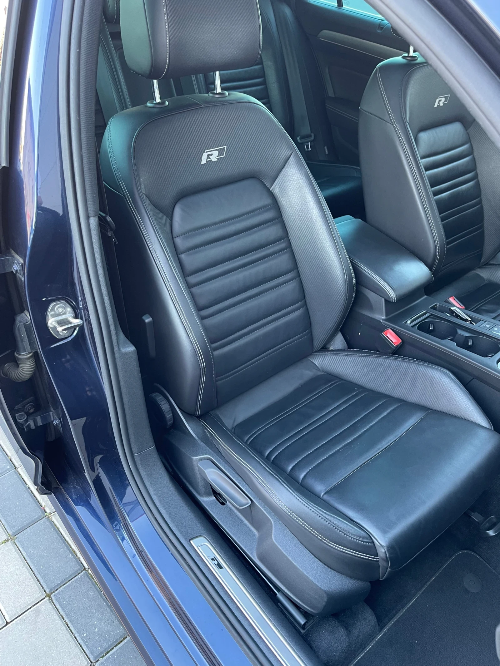 VW Passat 2.0Bitdi / 4-motion/ R-line/ head-up/ , снимка 11 - Автомобили и джипове - 54306447