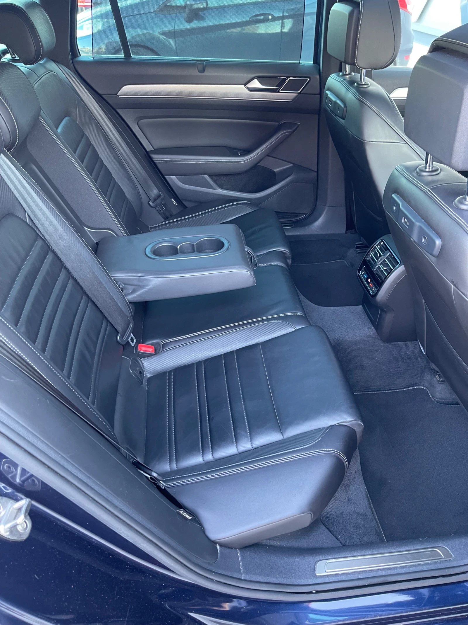 VW Passat 2.0Bitdi / 4-motion/ R-line/ head-up/ , снимка 12 - Автомобили и джипове - 54306447