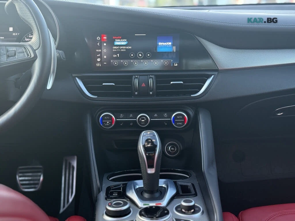 Alfa Romeo Giulia Veloce* AWD* АвтоКредит* (ЦЕНА ДО БГ), снимка 10 - Автомобили и джипове - 54569523