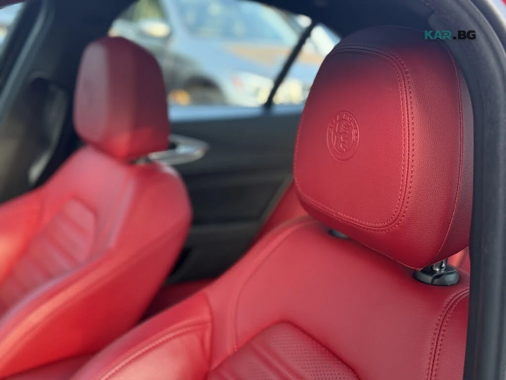 Alfa Romeo Giulia Veloce* AWD* АвтоКредит* (ЦЕНА ДО БГ), снимка 14 - Автомобили и джипове - 54569523