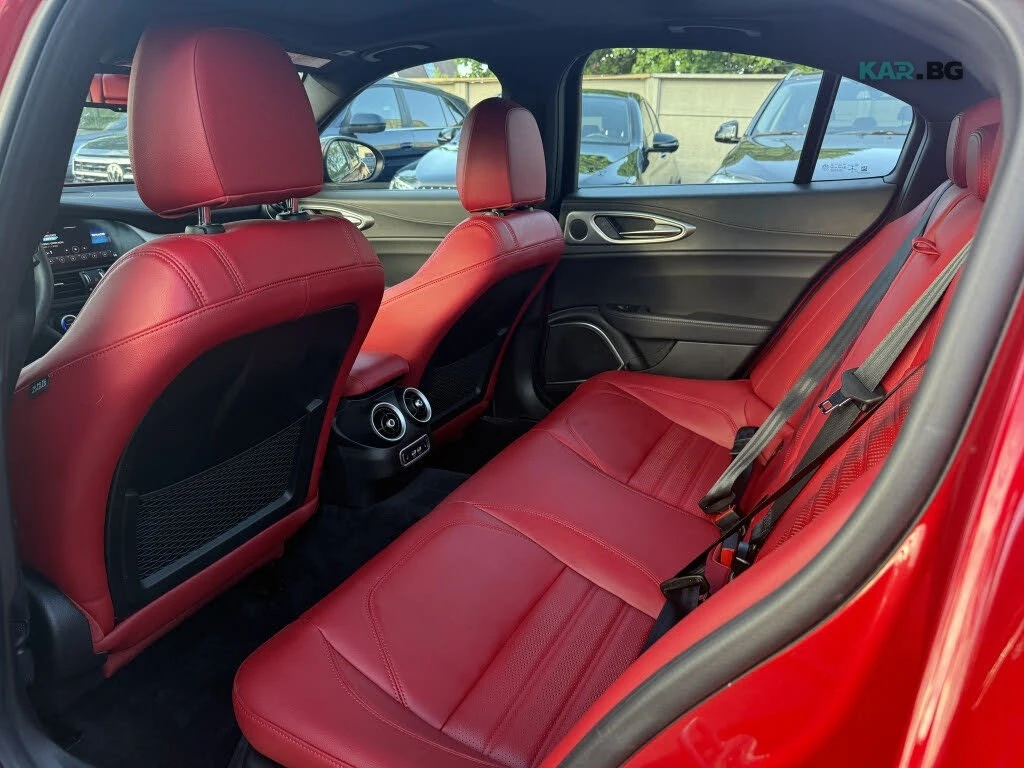 Alfa Romeo Giulia Veloce* AWD* АвтоКредит* (ЦЕНА ДО БГ), снимка 11 - Автомобили и джипове - 54569523