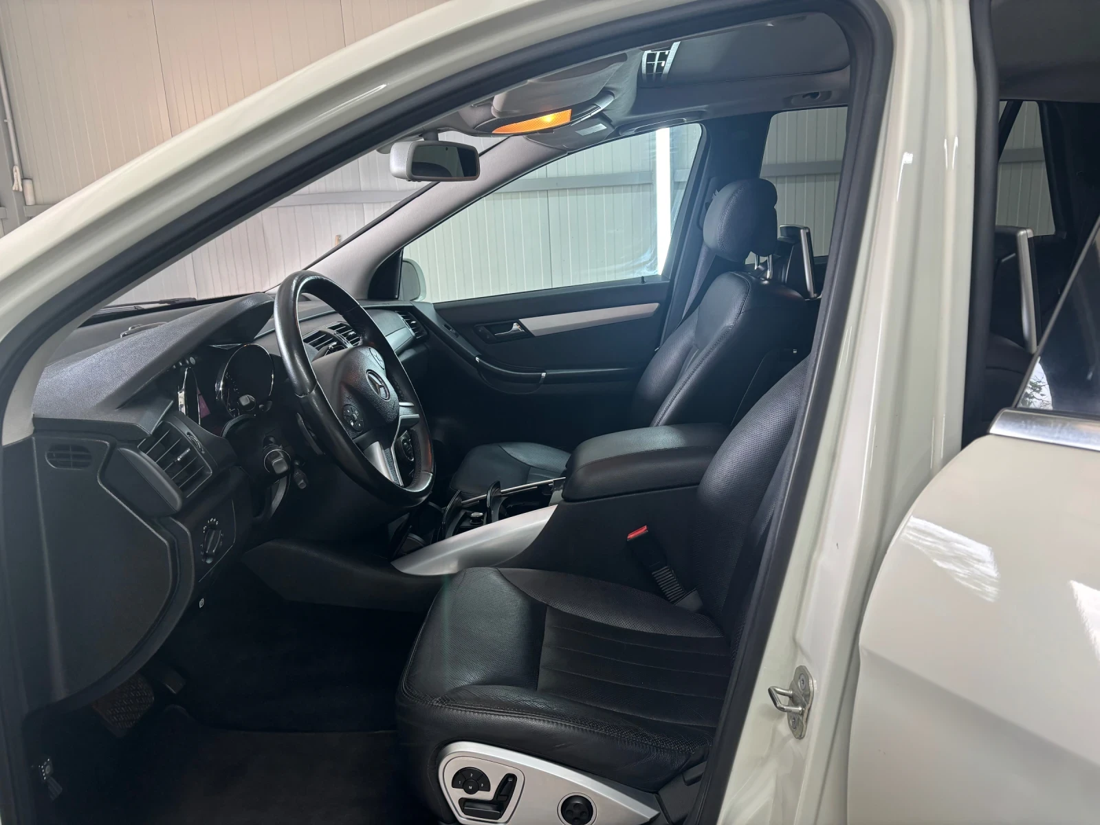 Mercedes-Benz R 350, снимка 11 - Автомобили и джипове - 54707348