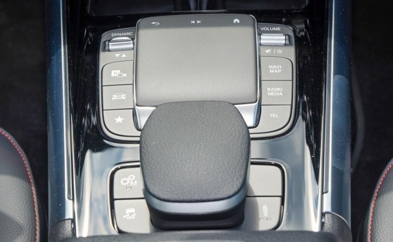 Mercedes-Benz GLA 35 AMG 4Matic = Carbon= Panorama Гаранция, снимка 10 - Автомобили и джипове - 45932936
