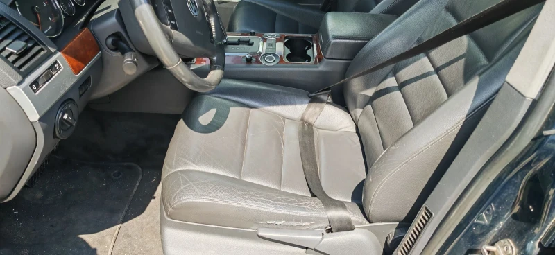 VW Touareg, снимка 8 - Автомобили и джипове - 47525744