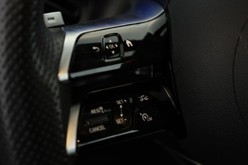 Mercedes-Benz GLC 300 i* AMG* 4M* PANO* HEAD-UP* 360 CAM* DISTR* KEYLESS, снимка 9 - Автомобили и джипове - 51286110