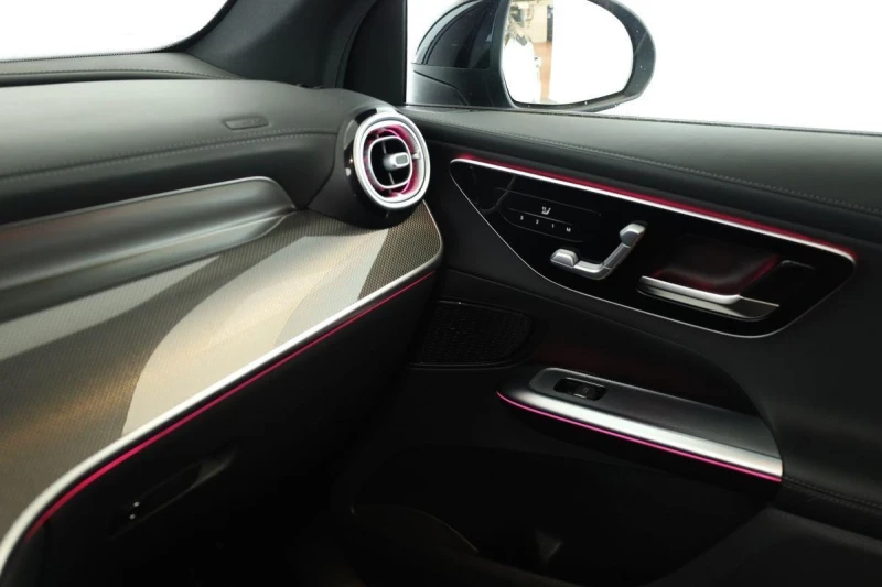 Mercedes-Benz GLC 300 i* AMG* 4M* PANO* HEAD-UP* 360 CAM* DISTR* KEYLESS, снимка 13 - Автомобили и джипове - 51286110