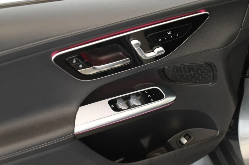 Mercedes-Benz GLC 300 i* AMG* 4M* PANO* HEAD-UP* 360 CAM* DISTR* KEYLESS, снимка 6 - Автомобили и джипове - 51286110