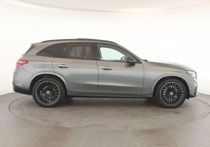 Mercedes-Benz GLC 300 i* AMG* 4M* PANO* HEAD-UP* 360 CAM* DISTR* KEYLESS, снимка 3 - Автомобили и джипове - 51286110