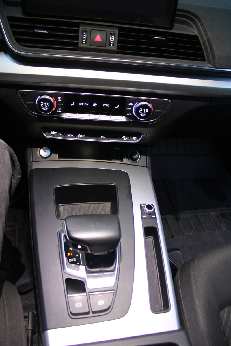 Audi Q5 40TDI, снимка 7 - Автомобили и джипове - 52021605