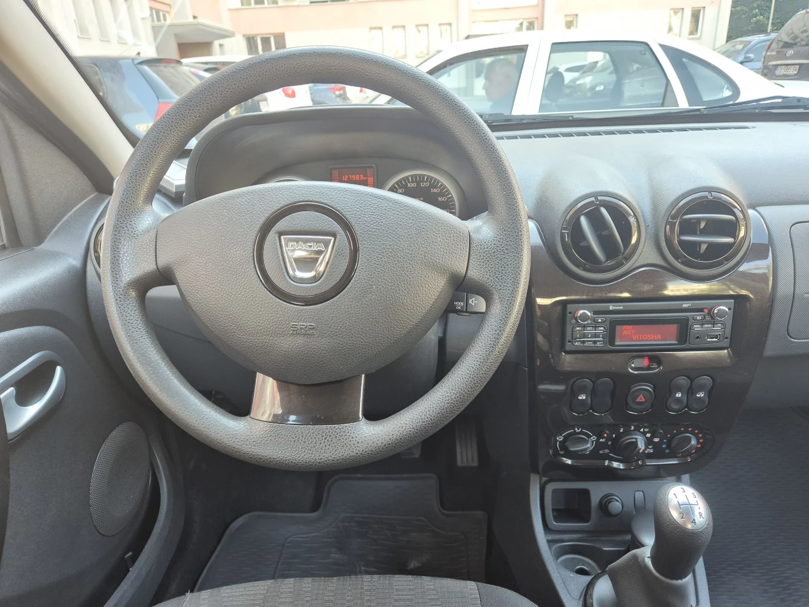 Dacia Duster 1.6 клима 127000км - изображение 9