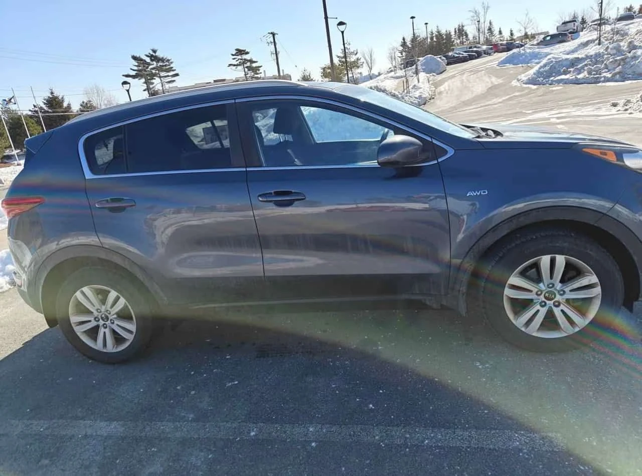 Kia Sportage * LX * CARFAX * ЦЕНА ДО БГ, снимка 3 - Автомобили и джипове - 53999052