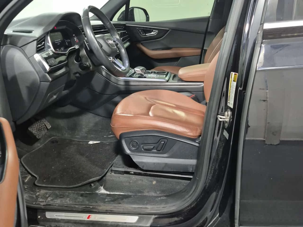 Audi Q7 55TFSI S-Line * KOMFORT * CARFAX * Без инциденти *, снимка 9 - Автомобили и джипове - 54546762