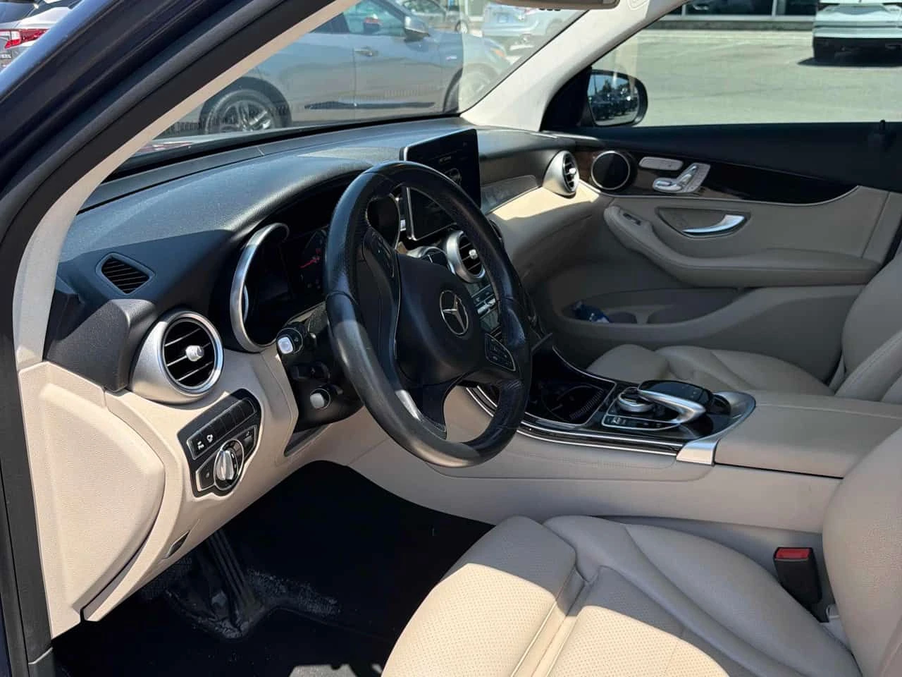 Mercedes-Benz GLC 300  * CARFAX * ОПЦИЯ ЗА ФИНАНСИРАНЕ, снимка 5 - Автомобили и джипове - 55647518