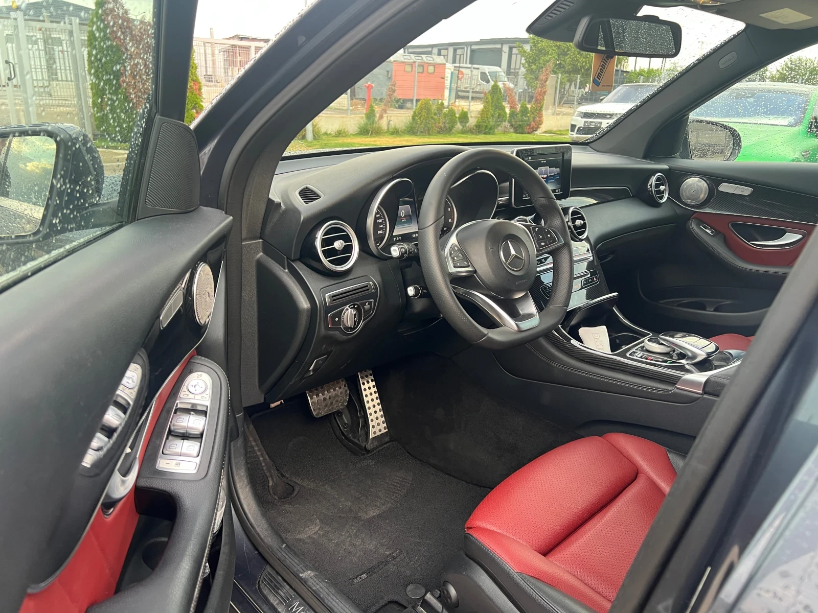 Mercedes-Benz GLC 220 AMG/4MATIC/9G/ТЕГЛИЧ/ЧЕРВЕНА КОЖА, снимка 10 - Автомобили и джипове - 55933823