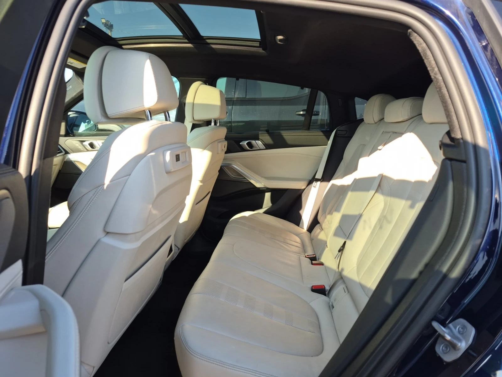 BMW X6 Harman Kardon* Laserlight* Head-Up, снимка 6 - Автомобили и джипове - 55976353