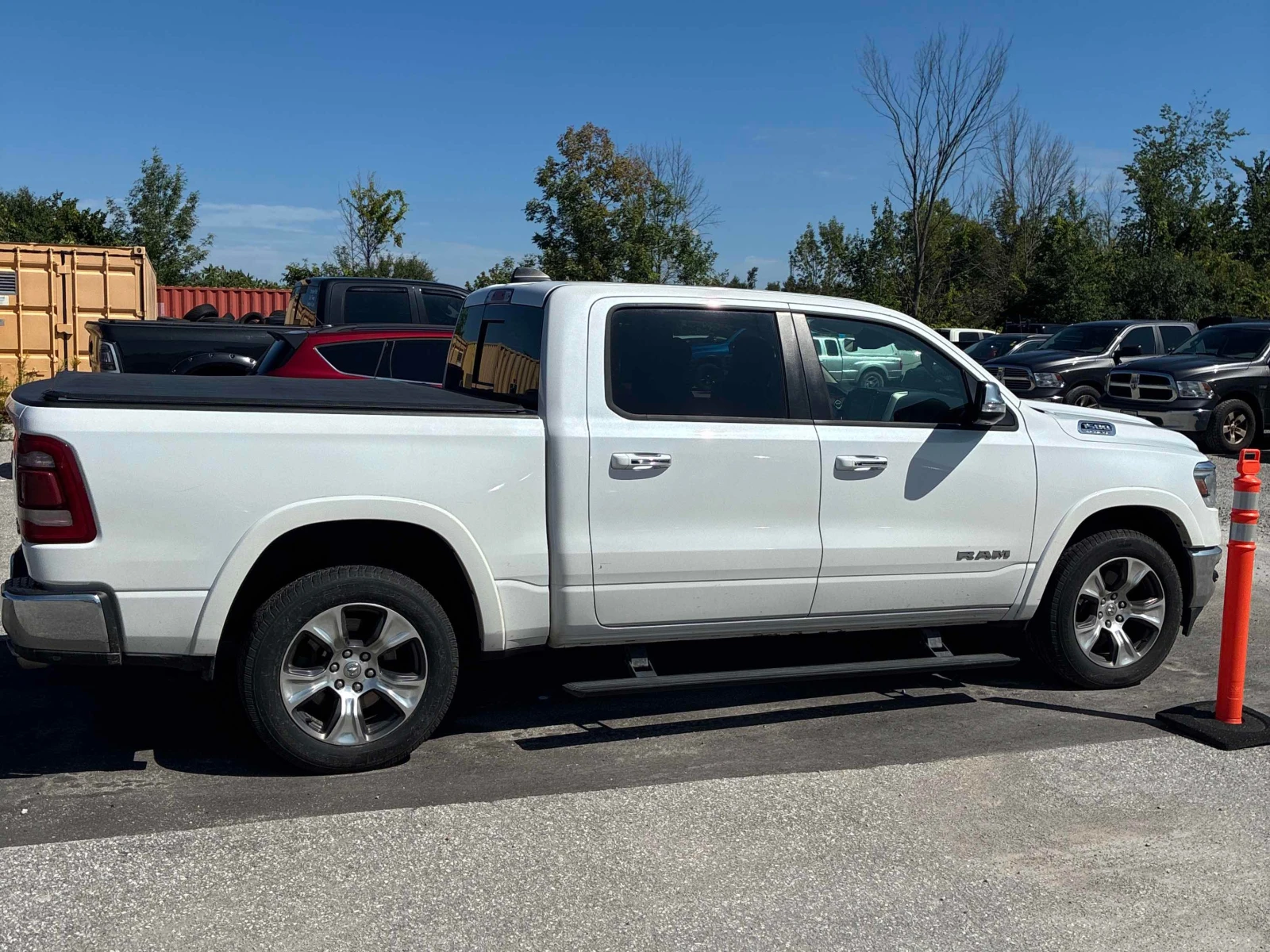 Dodge RAM 1500 * Laramie * АВТОКРЕДИТ БЕЗ ПЪРВОНАЧАЛНА ВНОСКА* , снимка 3 - Автомобили и джипове - 55988399
