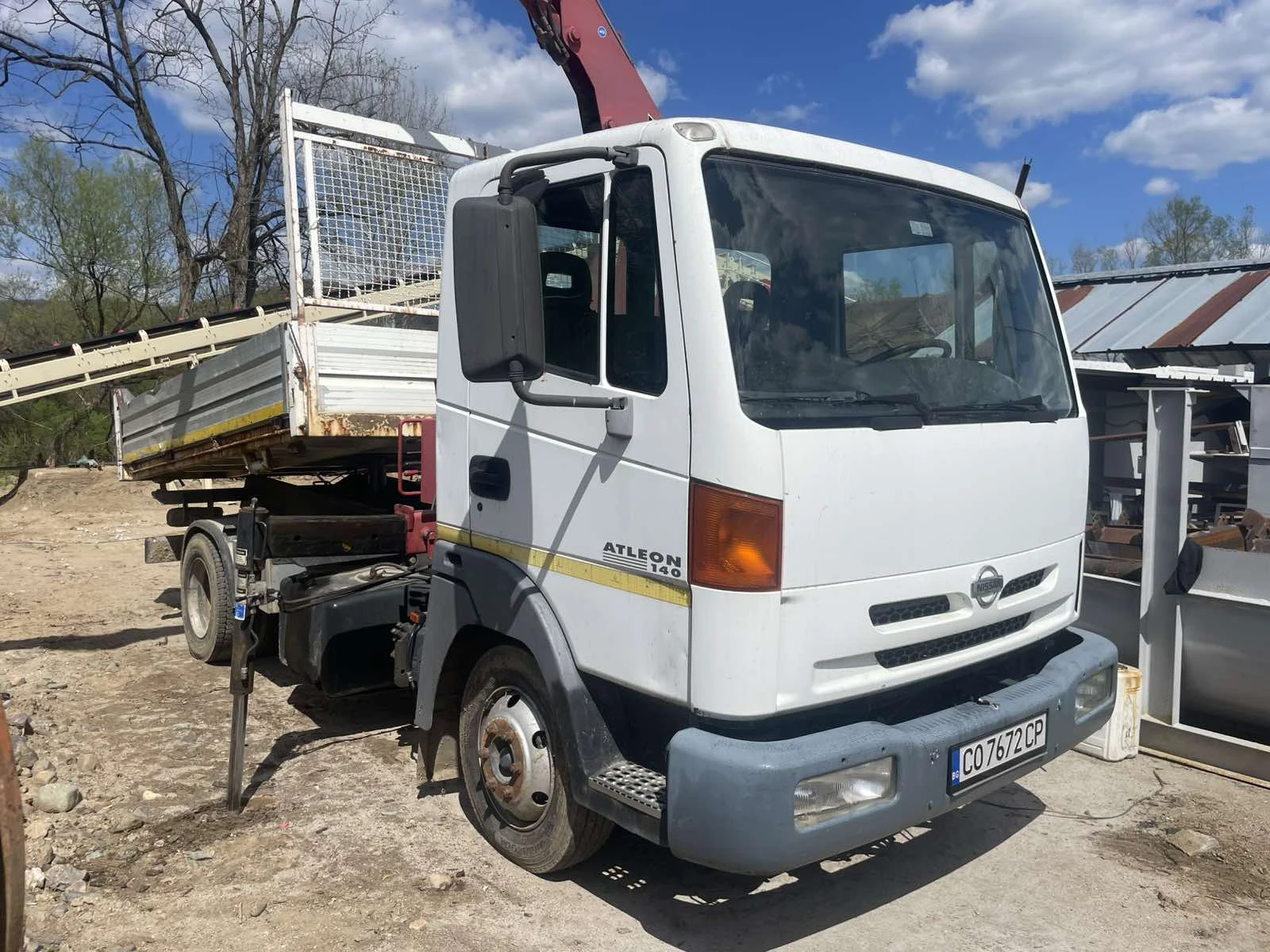 Nissan Atleon самосвал с кран
