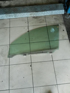 Стъкло предно ляво Тойота Рав4 07г.