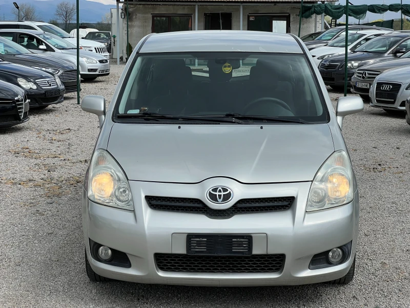 Toyota Corolla verso 2.2 D4D, снимка 2 - Автомобили и джипове - 45862116