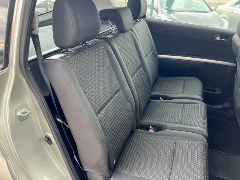 Toyota Corolla verso 2.2 D4D, снимка 12 - Автомобили и джипове - 45862116