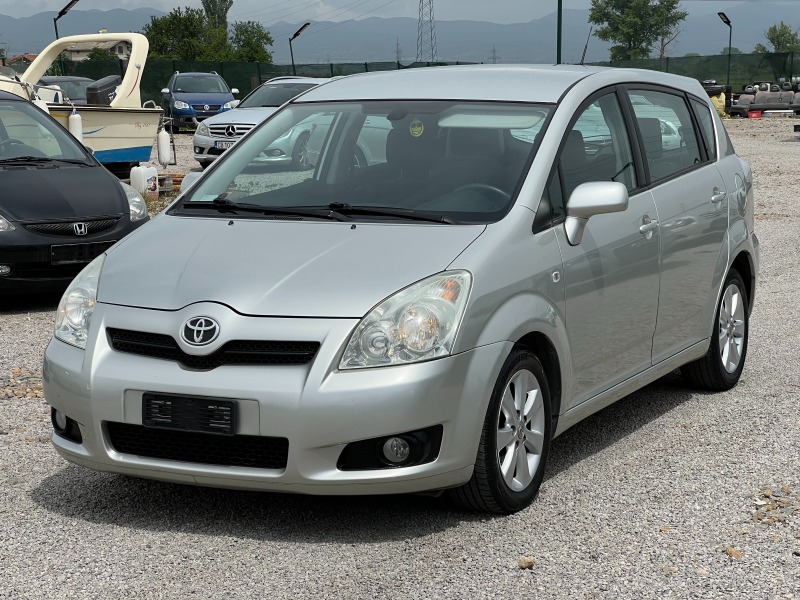 Toyota Corolla verso 2.2 D4D, снимка 1 - Автомобили и джипове - 45862116