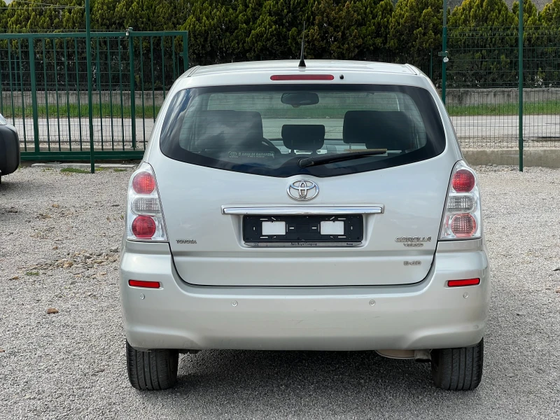 Toyota Corolla verso 2.2 D4D, снимка 5 - Автомобили и джипове - 45862116