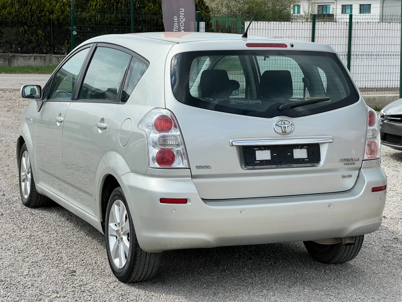 Toyota Corolla verso 2.2 D4D, снимка 6 - Автомобили и джипове - 45862116