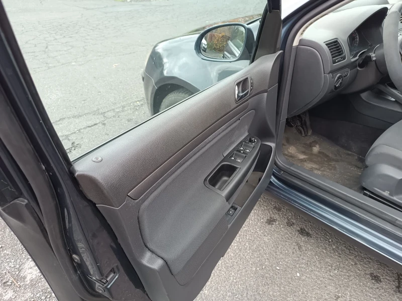 VW Golf 1.9tdi, снимка 10 - Автомобили и джипове - 52594677