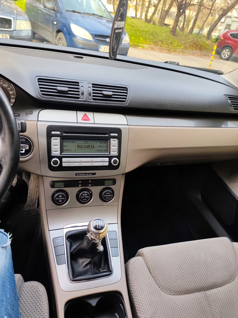VW Passat 1.9 TDI * КЛИМАТРОНИК* !ТОП!, снимка 13 - Автомобили и джипове - 52724603