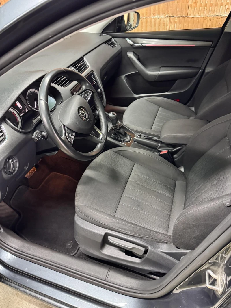 Skoda Octavia 1.5 G-TEC Първи собственик, снимка 5 - Автомобили и джипове - 53181572