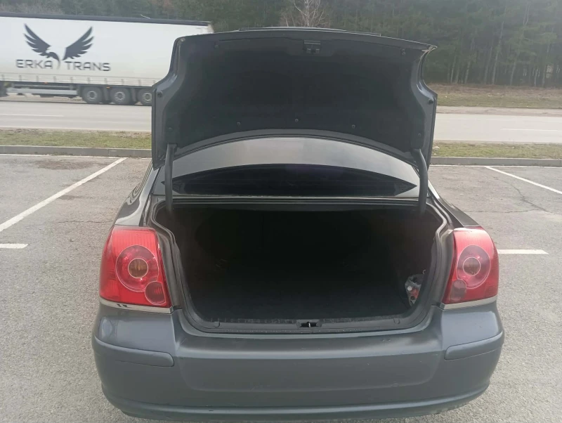 Toyota Avensis 2.2, снимка 8 - Автомобили и джипове - 53517204