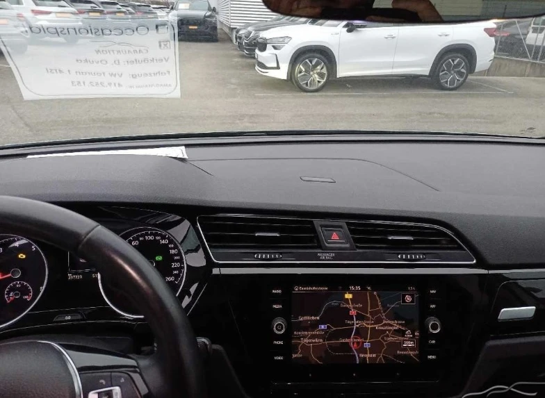 VW Touran R-Line* DSG* 7-Местен, снимка 7 - Автомобили и джипове - 52978970