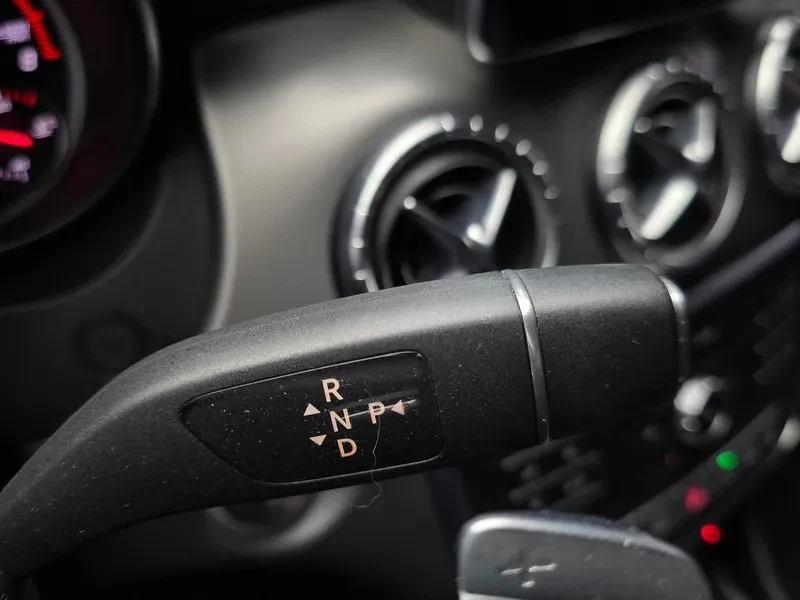 Mercedes-Benz CLA 220 Amg Line, снимка 17 - Автомобили и джипове - 56020576