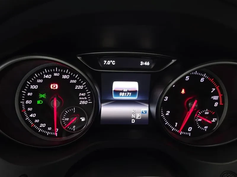 Mercedes-Benz CLA 220 Amg Line, снимка 15 - Автомобили и джипове - 56020576