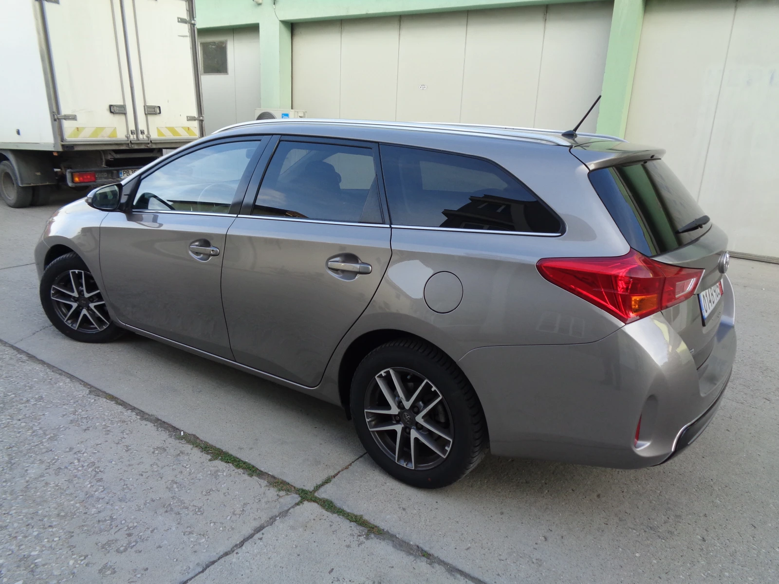 Toyota Auris 1.4D-4D-NAVI-KAMERA-NOVI GUMI-LIZING - изображение 3