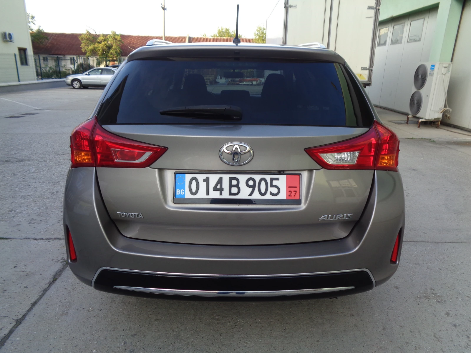 Toyota Auris 1.4D-4D-NAVI-KAMERA-NOVI GUMI-LIZING - изображение 6