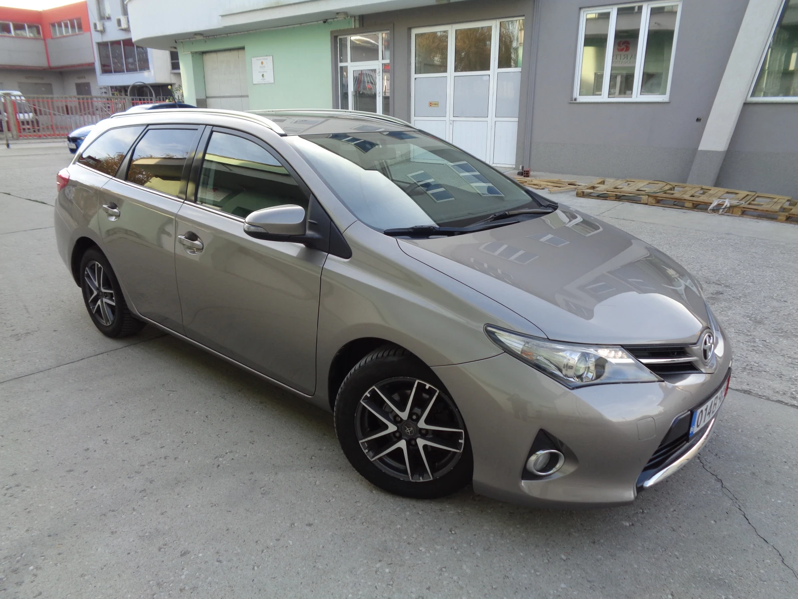 Toyota Auris 1.4D-4D-NAVI-KAMERA-NOVI GUMI-LIZING - изображение 2