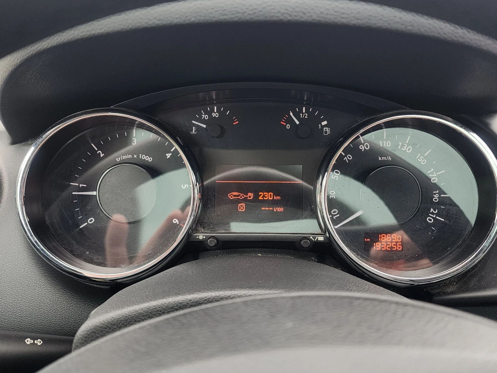Peugeot 3008 2.0HDI - изображение 8