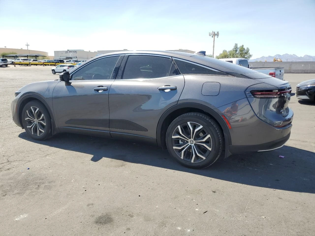 Toyota Crown 2.5 XLE - изображение 2