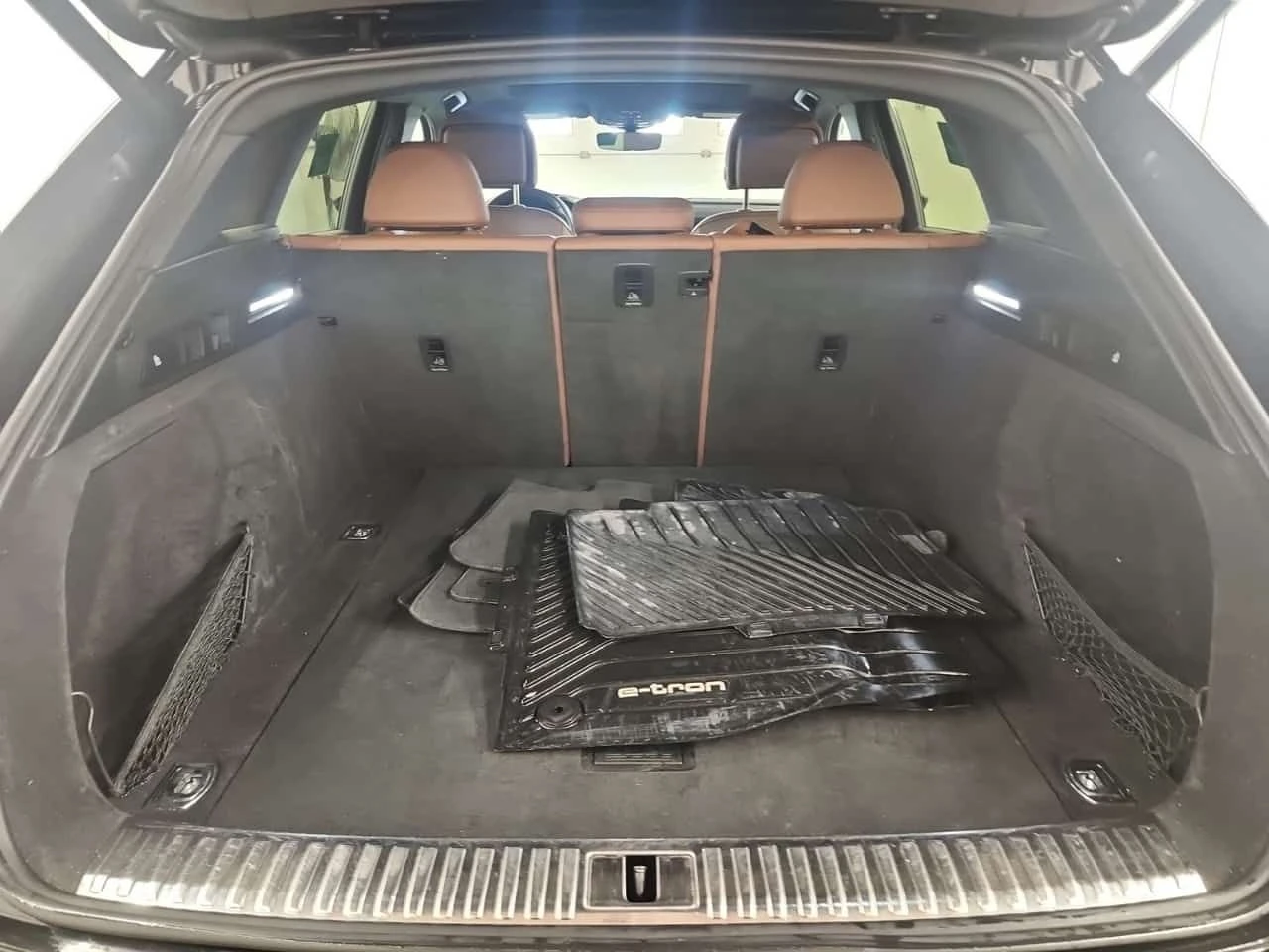 Audi E-Tron  * PROGRESSIV * CARFAX * �������� * 2 ����� *  | Mobile.bg � ����������� 17