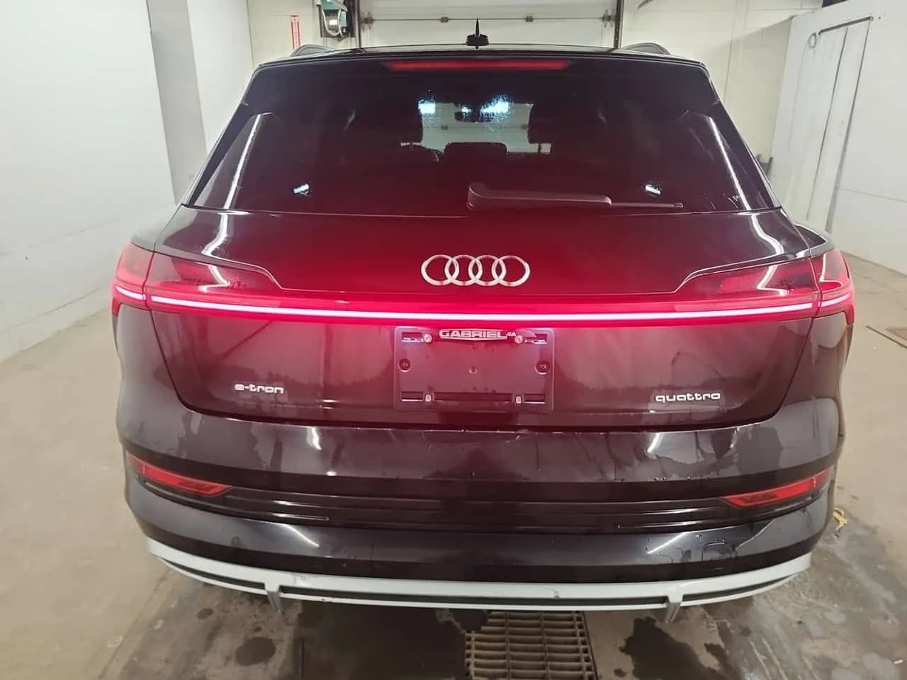 Audi E-Tron  * PROGRESSIV * CARFAX * �������� * 2 ����� *  | Mobile.bg � ����������� 7