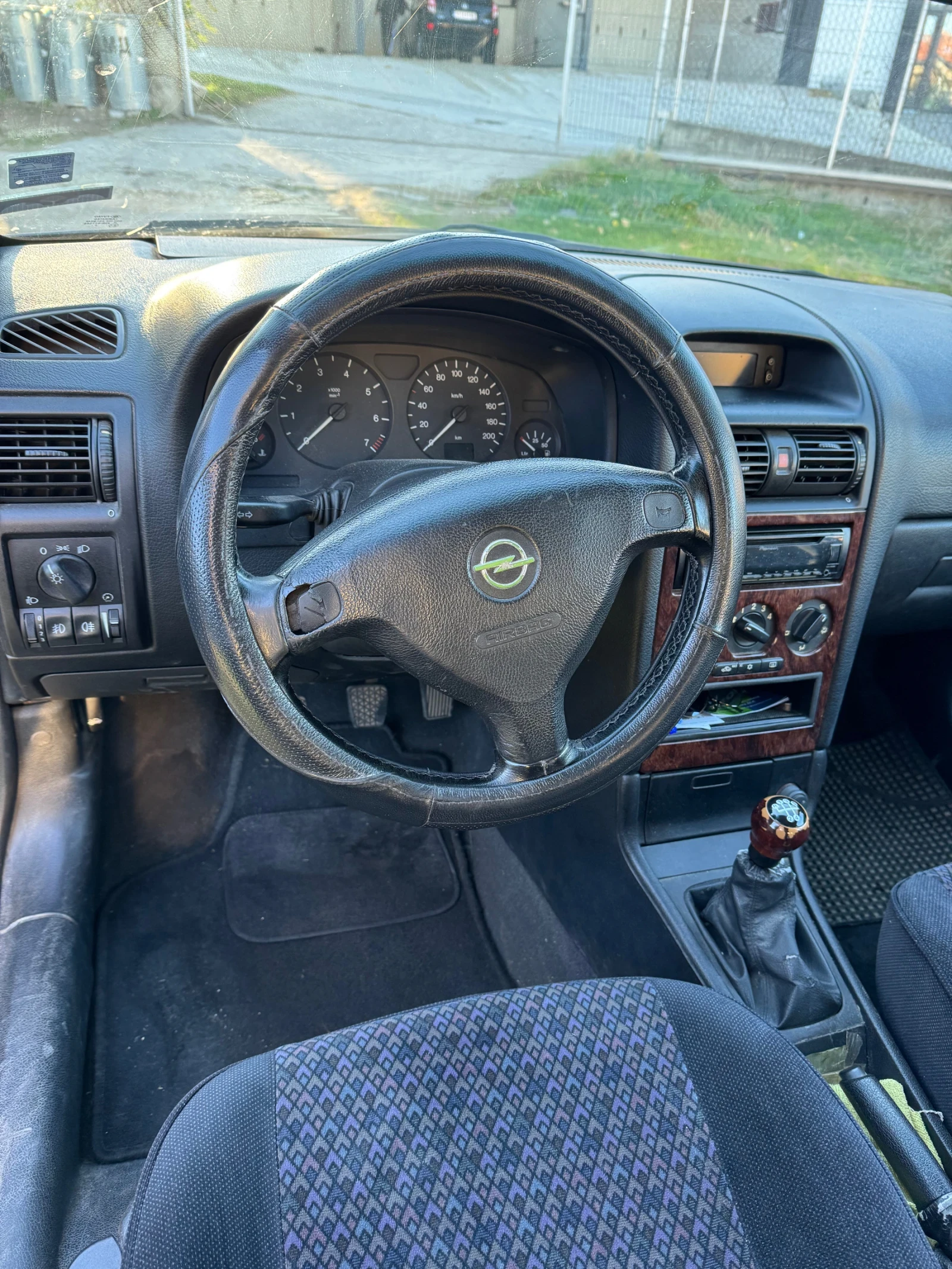 Opel Astra 1.6 75ps стария мотор, снимка 6 - Автомобили и джипове - 54012068