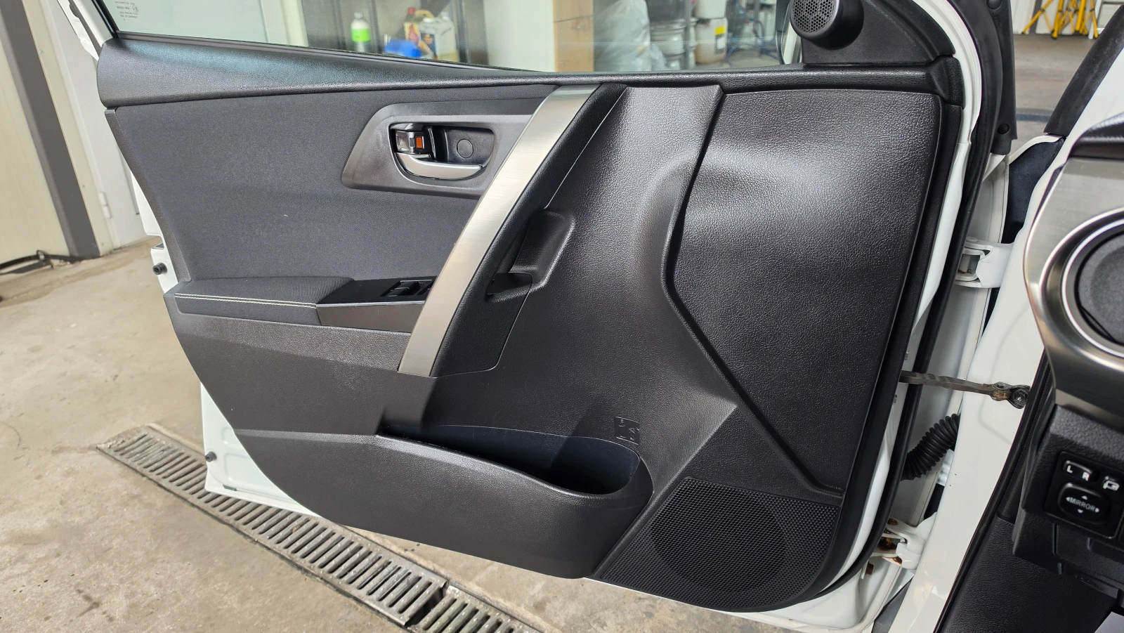 Toyota Auris 1.33* 99кс* LED* бензин, снимка 14 - Автомобили и джипове - 54214357