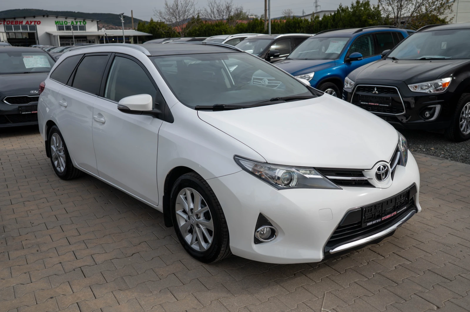 Toyota Auris 1.33* 99кс* LED* бензин, снимка 5 - Автомобили и джипове - 54214357