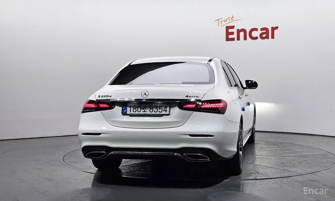 Mercedes-Benz E 220, снимка 4 - Автомобили и джипове - 54969827