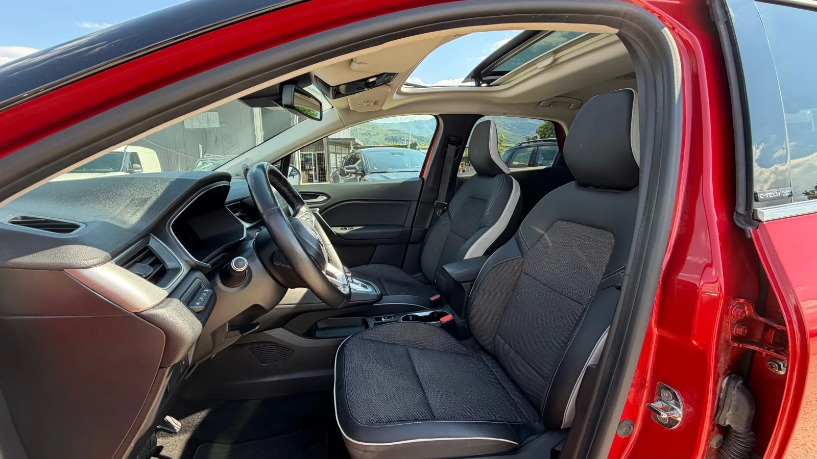 Renault Captur E-TECH PLUG IN WARANTY, снимка 7 - Автомобили и джипове - 54998837