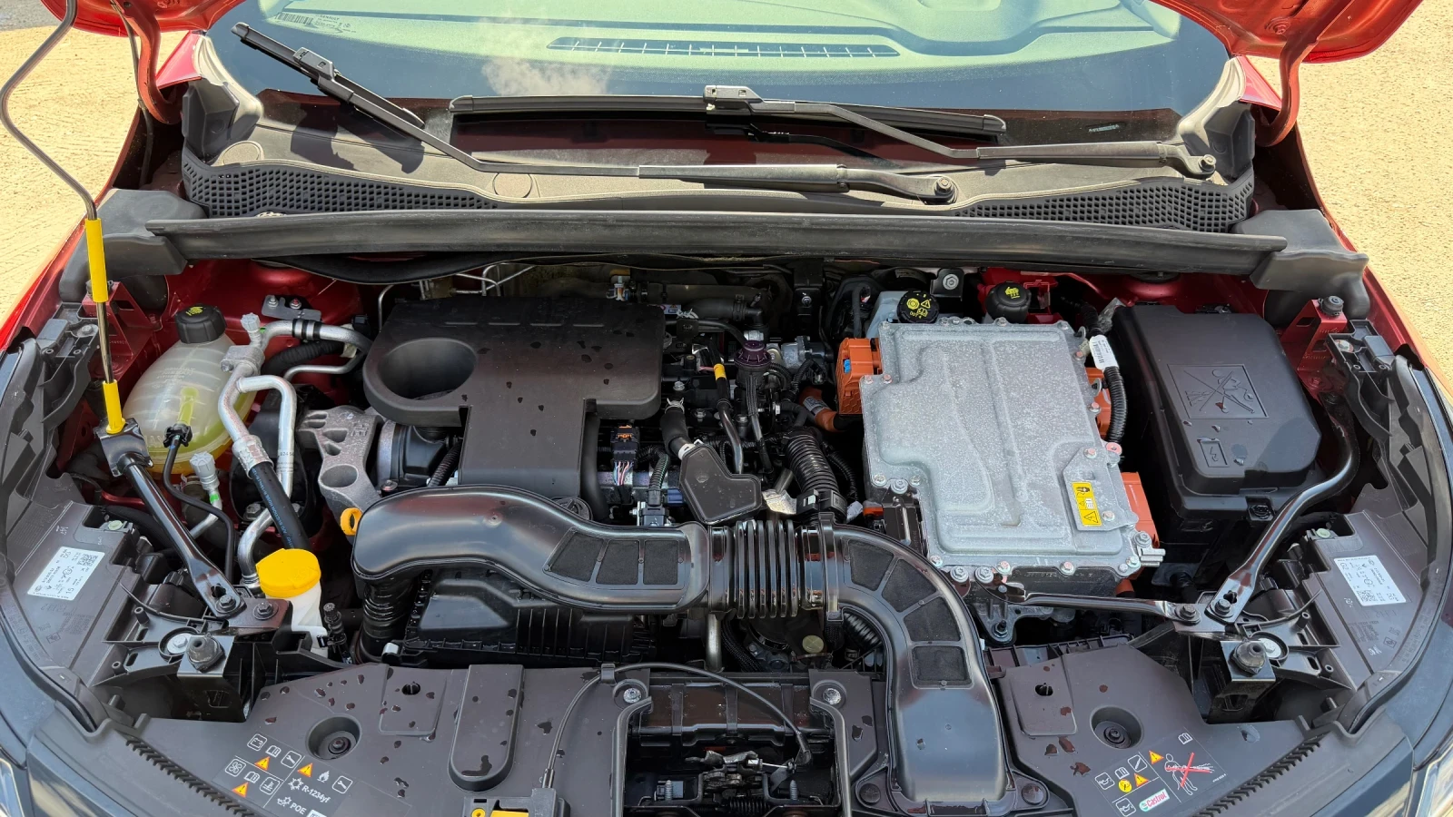 Renault Captur E-TECH PLUG IN WARANTY, снимка 14 - Автомобили и джипове - 54998837