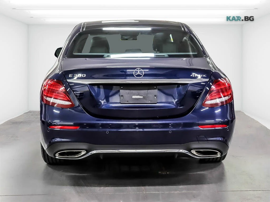 Mercedes-Benz E 300 * 4MATIC * PANO * Автокредит * (Цена до България), снимка 4 - Автомобили и джипове - 55203883