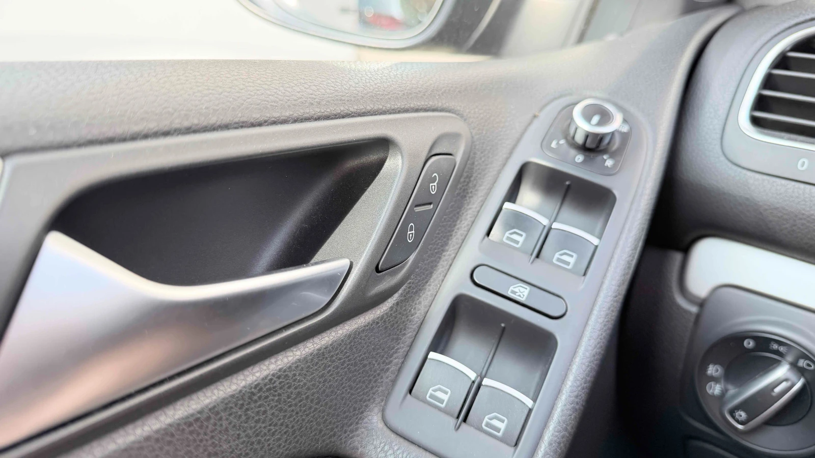 VW Golf 6 Highline 1.4TSI 160к.с. Автоматик DSG Алкантaра, снимка 13 - Автомобили и джипове - 55901164